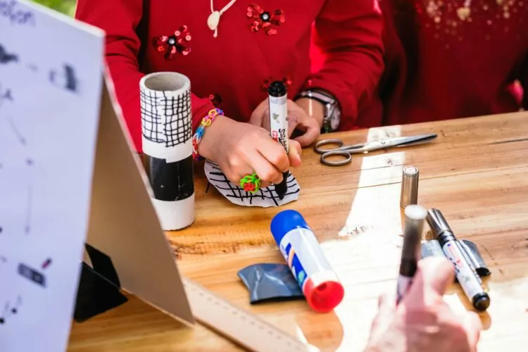 Mehr über den Artikel erfahren Kulturbrunch mit Figurenspielerin Julia Raab